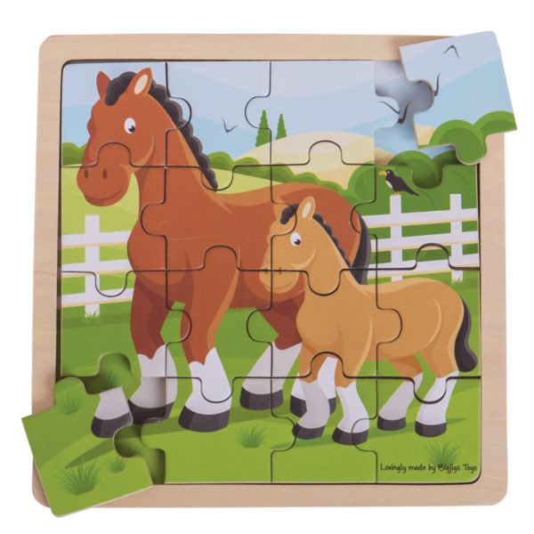 Avec ce puzzle à encastrement en bois, on doit reconstituer l'image d'un cheval et son poulain.