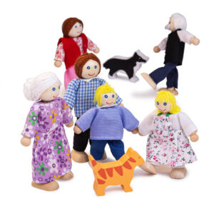 Famille de 6 poupées en bois