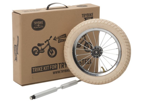 Avec de kit de transformation de draisienne en tricycle, vous pouvez facilement varier les moyens de transport ! Vous avez acheté une draisienne et finalement vous aimeriez ajouter une roue supplémentaire pour la transformer en tricycle ? Ce kit est celui qu'il vous faut !