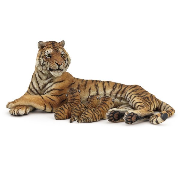 Avec la figurine Tigresse allaitant, découvrez la vie sauvage comme si vous y étiez ! Les animaux viennent à votre rencontre et se laissent apprivoiser.