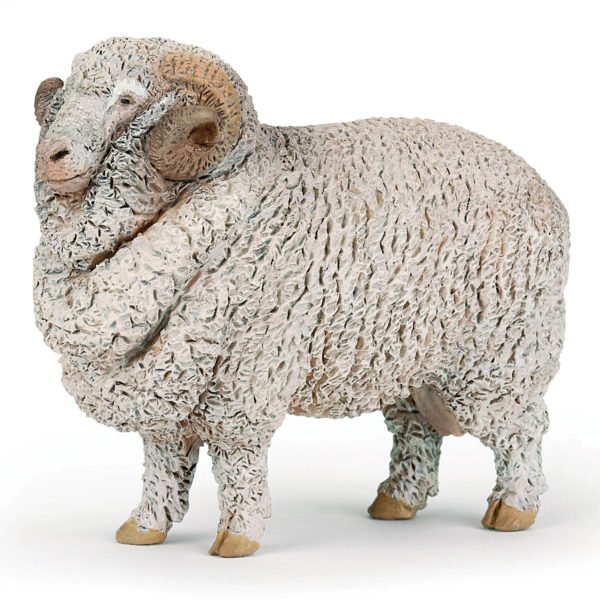 La figurine Mouton mérinos fait partie des animaux de la ferme que petits et grands auront plaisir à animer.