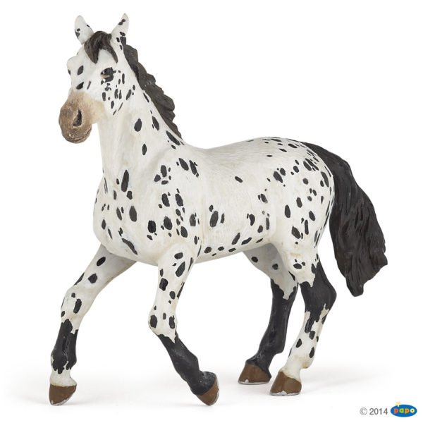 La figurine Cheval Appaloosa noir vous fait découvrir le monde de l'équitation. Cette reproduction fidèle de l'animal est parfaite pour jouer et s'inventer de belles aventures équestres.