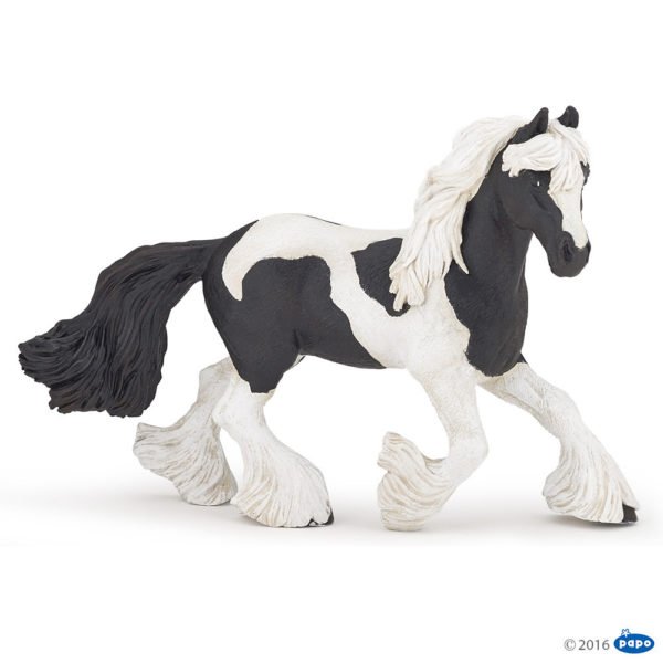 La figurine Cheval Cob vous fait découvrir le monde de l'équitation. Cette reproduction fidèle de l'animal est parfaite pour jouer et s'inventer de belles aventures équestres.