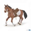 La figurine Cheval de la cavalière fashion hiver vous fait découvrir le monde de l'équitation. Cette reproduction fidèle de l'animal est parfaite pour jouer et s'inventer de belles aventures équestres.