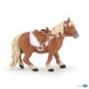 La figurine Poney de l'enfant cavalière vous fait découvrir le monde de l'équitation. Cette reproduction fidèle de l'animal est parfaite pour jouer et s'inventer de belles aventures équestres.