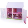 A l'intérieur de la grande maison de poupée en bois rose, la décoration est tout aussi soignée qu'à l'extérieur. Ce jouet en bois contient 18 meubles qui sont fournis avec la maison de poupées. Chacun pourra ainsi les installer selon ses goûts pour faire vraiment son chez soi !