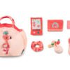 Le sac à main Anaïs le Flamand rose est un sac à mains pour enfant dès 18 mois et qui comporte de nombreux accessoires qui sont détaillés sur cette photo.