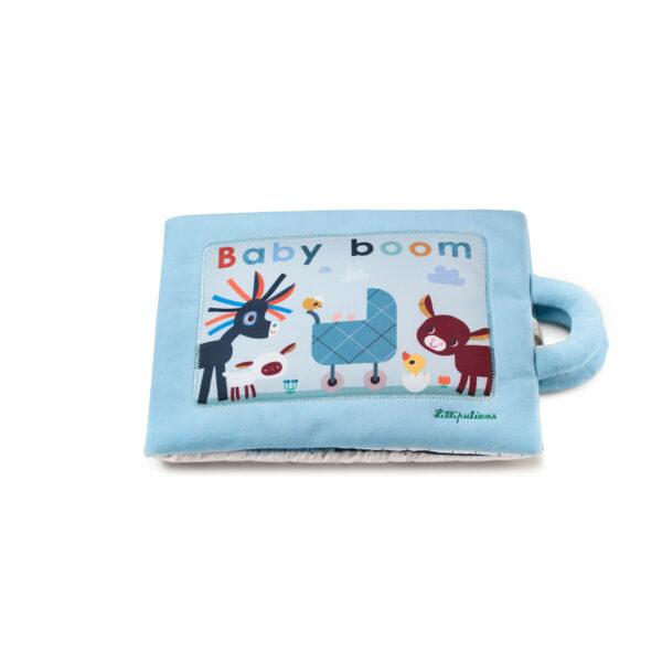 Baby boom est un grand livre d'activités en tissu qui explique aux jeunes enfants que tous les animaux ont des bébés : la vache, l'âne, le mouton...