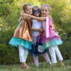 3 modèles de Costume de super héroïne portés par 3 enfants