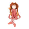 La grande poupée Anémone de la collection Les Rosalies est une magnifique poupée de chiffon aux longs cheveux roux et à la belle robe rose à pois.