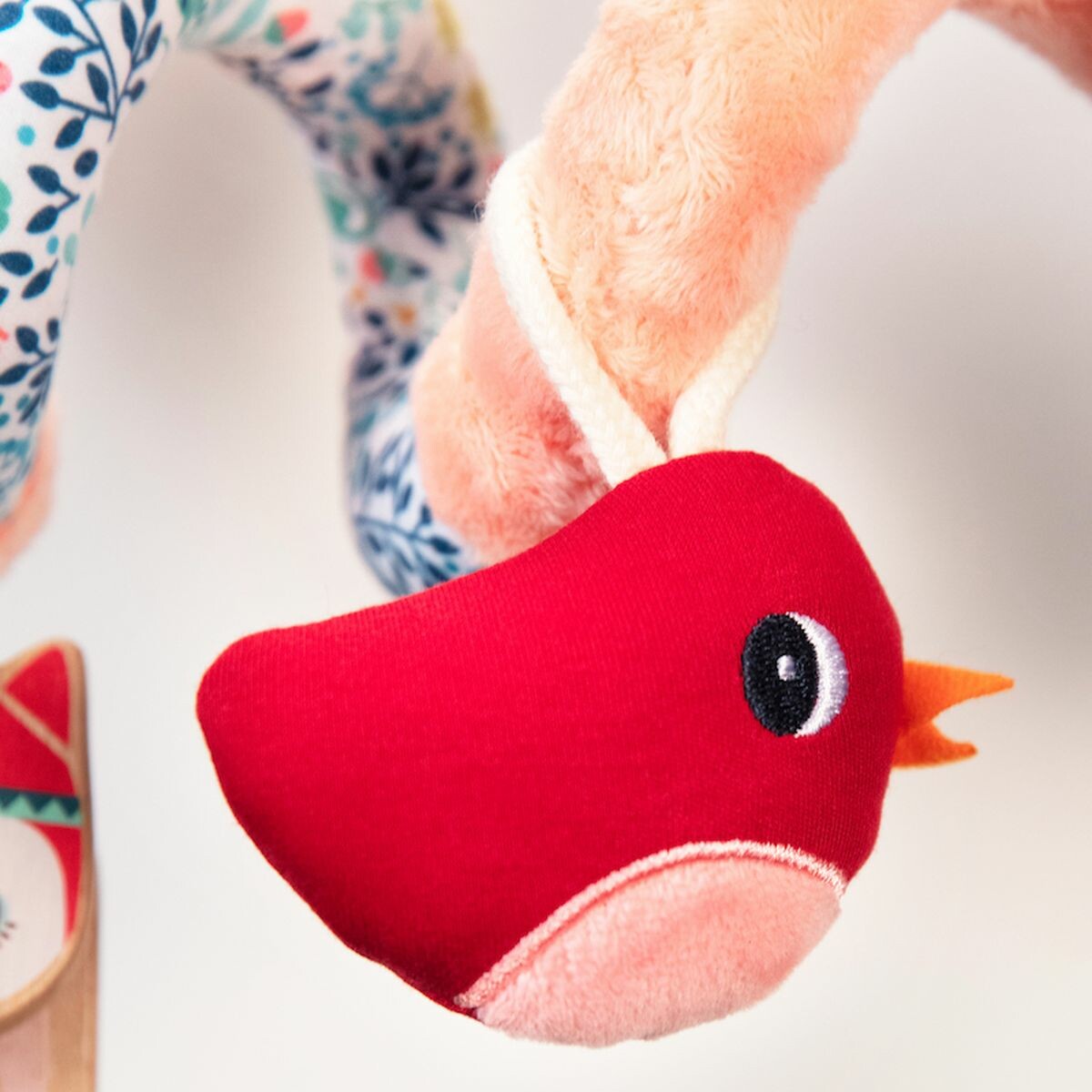 Spirale d'activités sur le thème de la forêt. La promenade est amusante.