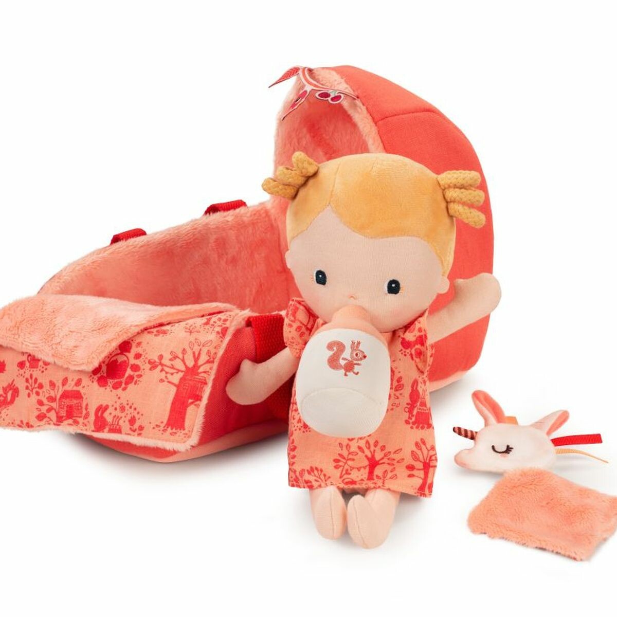 Poupée-Léna-et-son-kit Tout se glisse dans le berceau pour que votre enfant puisse emmener bébé dans toutes ses aventures
