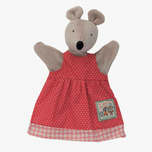 La marionnette Nini la souris de la collection La Grande Famille est une marionnette à main toute douce qui représente une petite souris de couleur grise avec une jolie robe rouge à pois blancs.