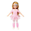 La poupée Lottie Ballerine est une jolie poupée qui adore faire de la danse classique. Elle est vêtue d'un tutu rose, de guêtres d'échauffement et porte une tiare diamantée. Elle est chaussée de délicats chaussons de danse.