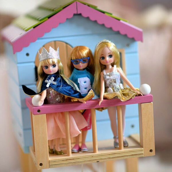 La poupée Lottie Reine du château comblera toutes les petites princesses qui voudront bien jouer avec elle !