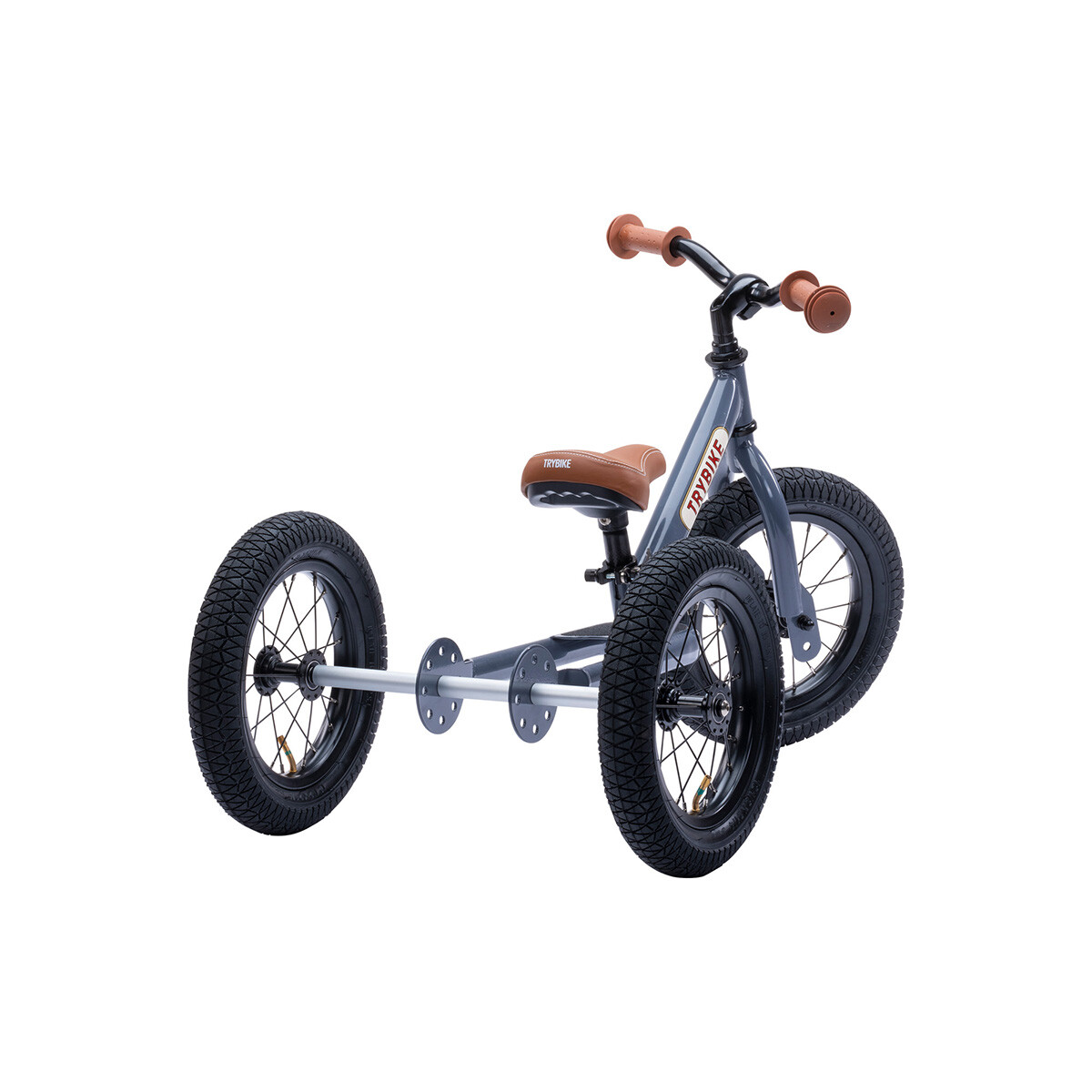 L’enfant apprend avec aisance l ‘équilibre dont il aura besoin plus tard pour faire du vélo. L’autre point fort est son disque arrière spécialement conçu pour s’abaisser ou s’élever et pour ajuster l’empattement. Il permet à l’enfant d’avoir une assise adaptée, avec le réglage rapide de la selle et de la hauteur de la roue avant.