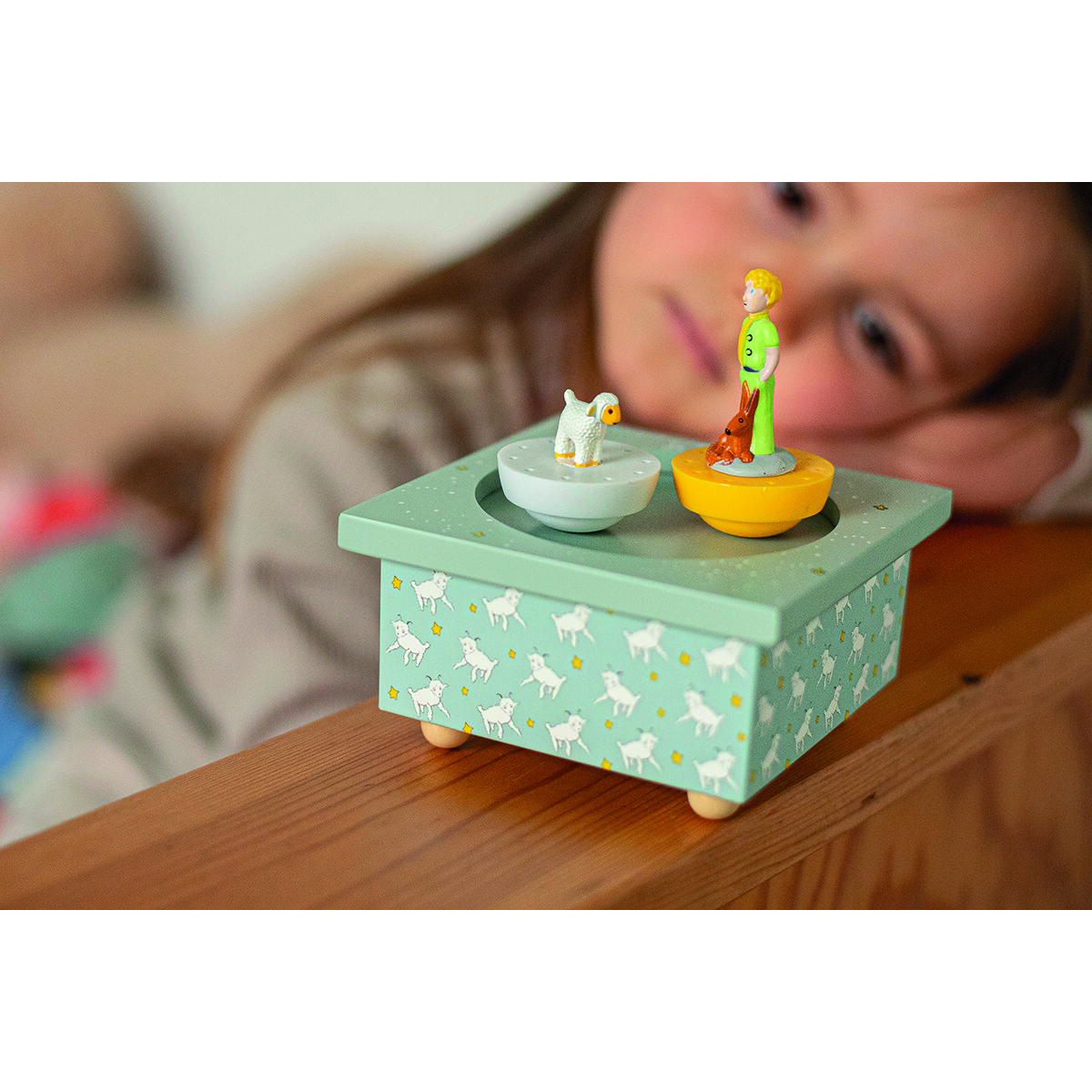 Boîte-à-musique-Dancing-Petit-Prince-Ciel La boîte à musique Dancing Petit Prince Ciel est un cadeau de naissance original et intemporel pour filles et garçons.