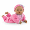 Le Poupon Bébé Câlin Maria est un adorable poupon de 30 cm au corps souple vêtu d'un joli pyjama rose et coiffé d'un bandeau assorti. Il est parfait pour un premier poupon dès l'âge de 18 mois.