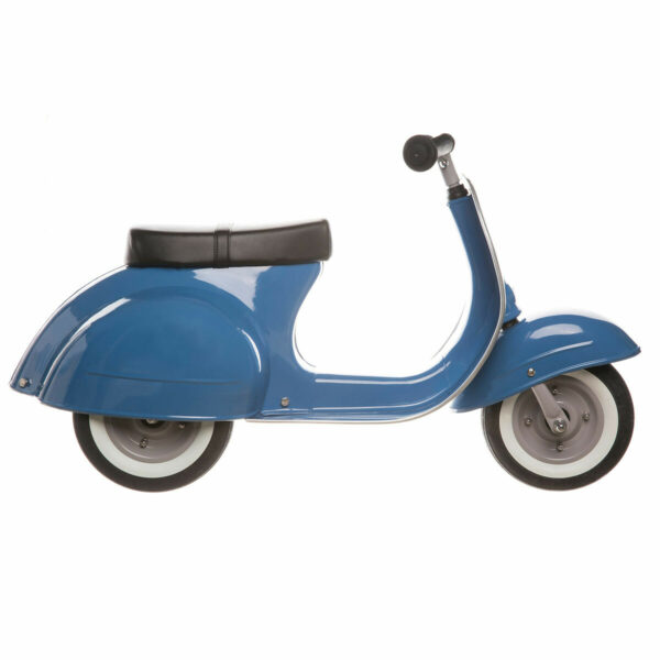 Ce splendide scooter vespa en métal de couleur bleu ressemble à s'y méprendre au célèbre scooter vespa italien, à la différence qu'il n'y a pas de moteur !