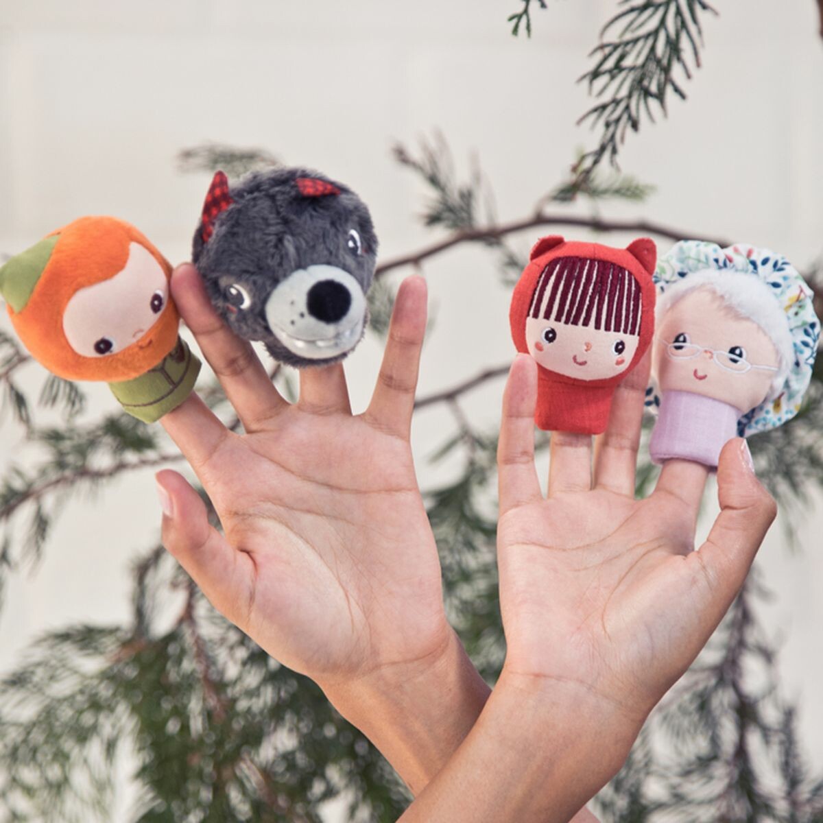 4-Marionnettes-Chaperon-Rouge Avec ces 4 marionnettes à doigts Chaperon Rouge, racontez l'histoire comme personne !
