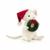Avec cette adorable peluche Souris qui tient une Couronne de Noël, c'est Noël qui se prépare avant l'heure ! Coiffée d'un adorable bonnet rouge et blanc, cette peluche très douce à l'air malicieux séduira les petits et les grands !