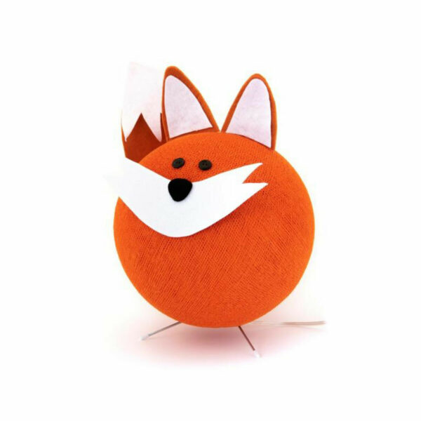 Avec ses belles moustaches et son air malicieux, ce gentil renard de couleur orange vif apportera une touche d'originalité dans son environnement.