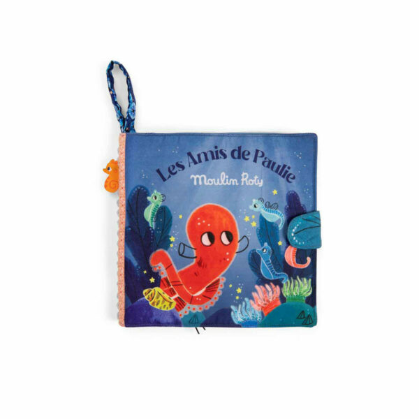 Ce livre en tissu sur le thème de la mer est là pour éveiller la curiosité de Bébé et stimuler ses sens (vue, toucher, ouïe).