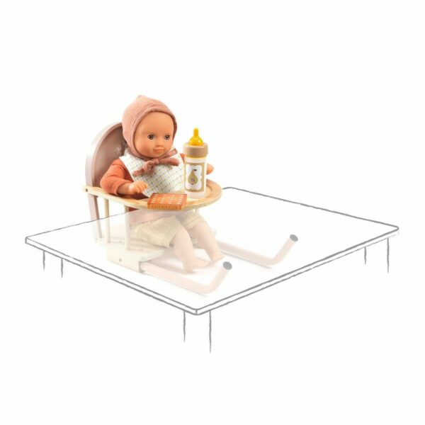 Siège de table en bois pour poupées est l'équipement nécessaire pour donner à manger à sa poupée. Dès 2 ans