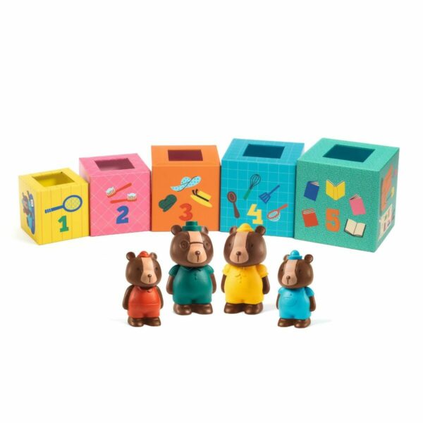 Cubes à empiler TopaniHouse. Un jeu de construction très complet constitué de 5 cubes illustrant la maison et 4 animaux de la famille ours en plastique souple : 2 parents et 2 enfants. Dès 18 mois