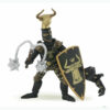 La figurine Maître des armes cimier taureau avec lance vous entraîne au temps des châteaux forts et des chevaliers.
