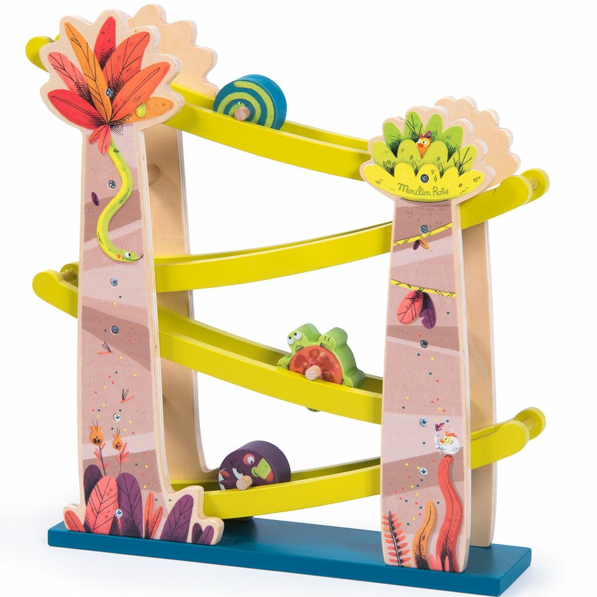 Cascade toupies en bois. Pour jouer, les enfants placent les toupies en haut de la cascade et les regardent tourbillonner et descendre en cascade le long des rampes. La gravité et les mouvements des toupies créent un spectacle visuellement captivant et divertissant.