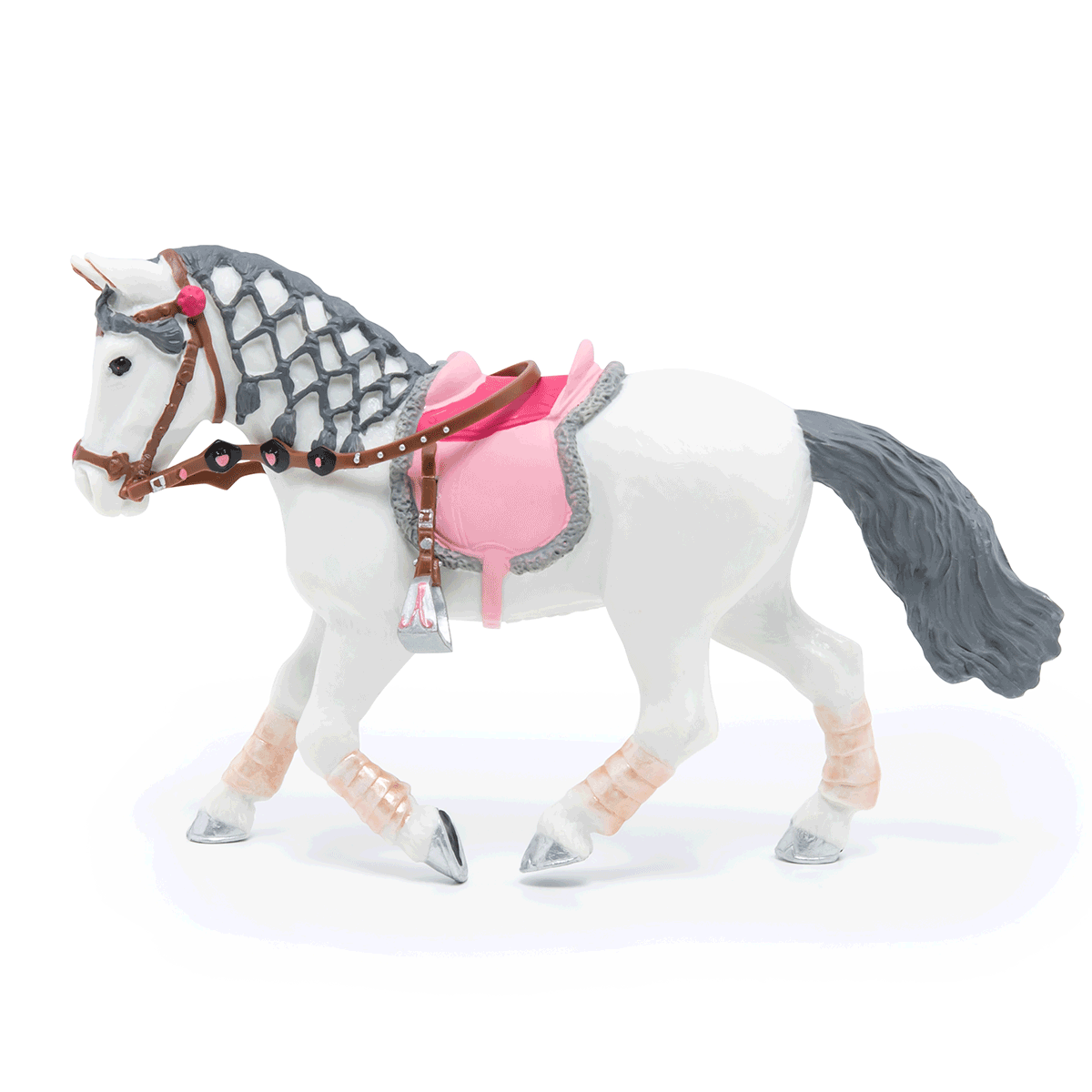 Ce jeune poney blanc a encore beaucoup à apprendre.