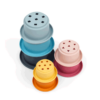 Découvrez ces 7 gobelets de bain empilables en silicone pour enfants dès 12 mois.