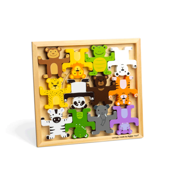 Les 12 pièces sont solides et le jeu qui se range sur un plateau en bois est idéal pour partir en voyage.