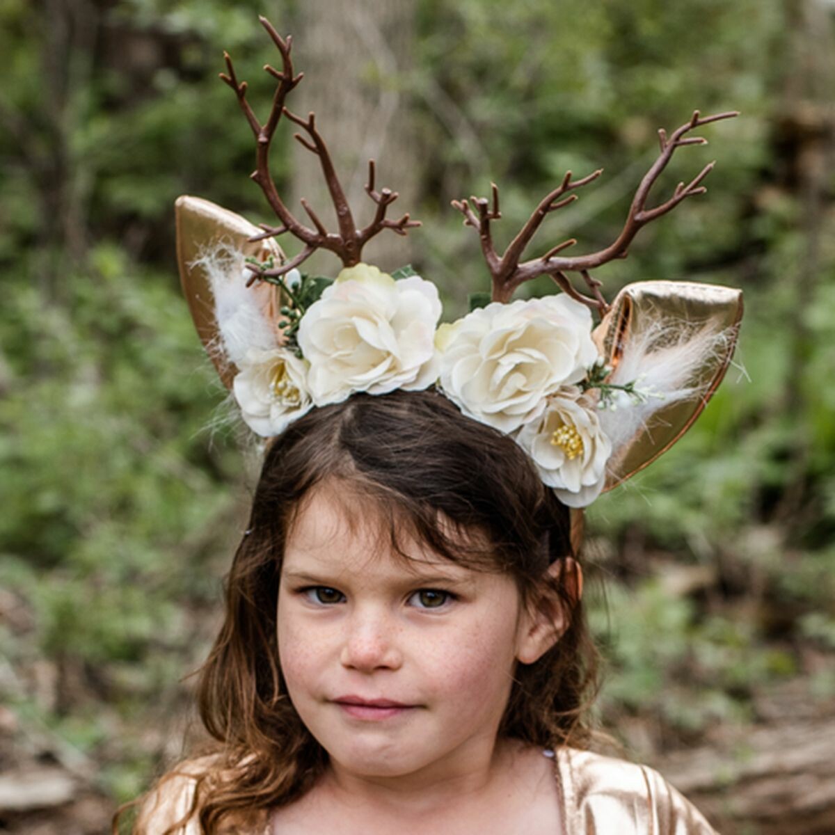 Robe  de cerf assortie d'un serre-tête avec des oreilles et des bois de cerf