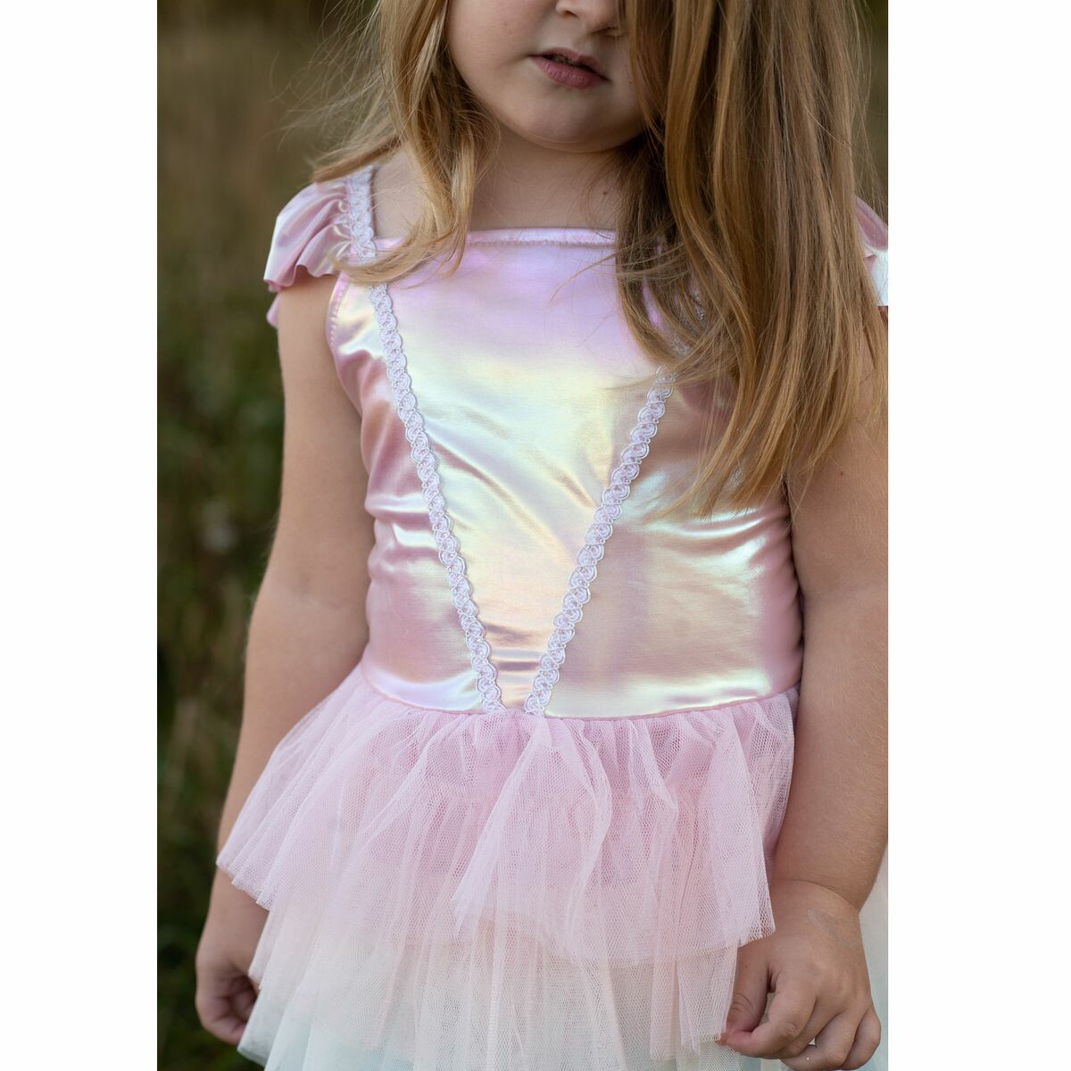 . Cette robe donnera à votre tout-petit le sentiment d'être une princesse. Ce sera certainement une pièce préférée de sa garde-robe !