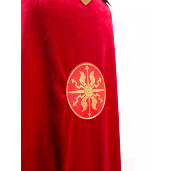 Avec sa belle couleur rouge et le bouclier avec symbole romain thermo estampé dans le dos, votre petit légionnaire aura fière allure.