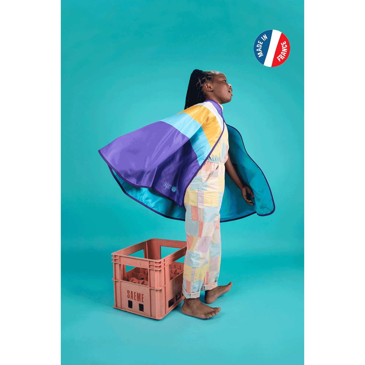 Cape-Super-Héros Cette cape permet de stimuler l'imagination de votre enfant et de l'encourager à inventer des aventures extraordinaires