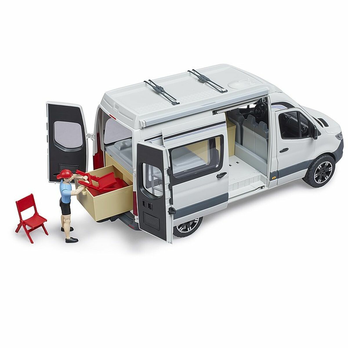 Le MB Sprinter se distingue par la richesse de ses détails et sa polyvalence. Le véhicule dispose de portes ouvrables au niveau de la cabine du conducteur et à l'arrière