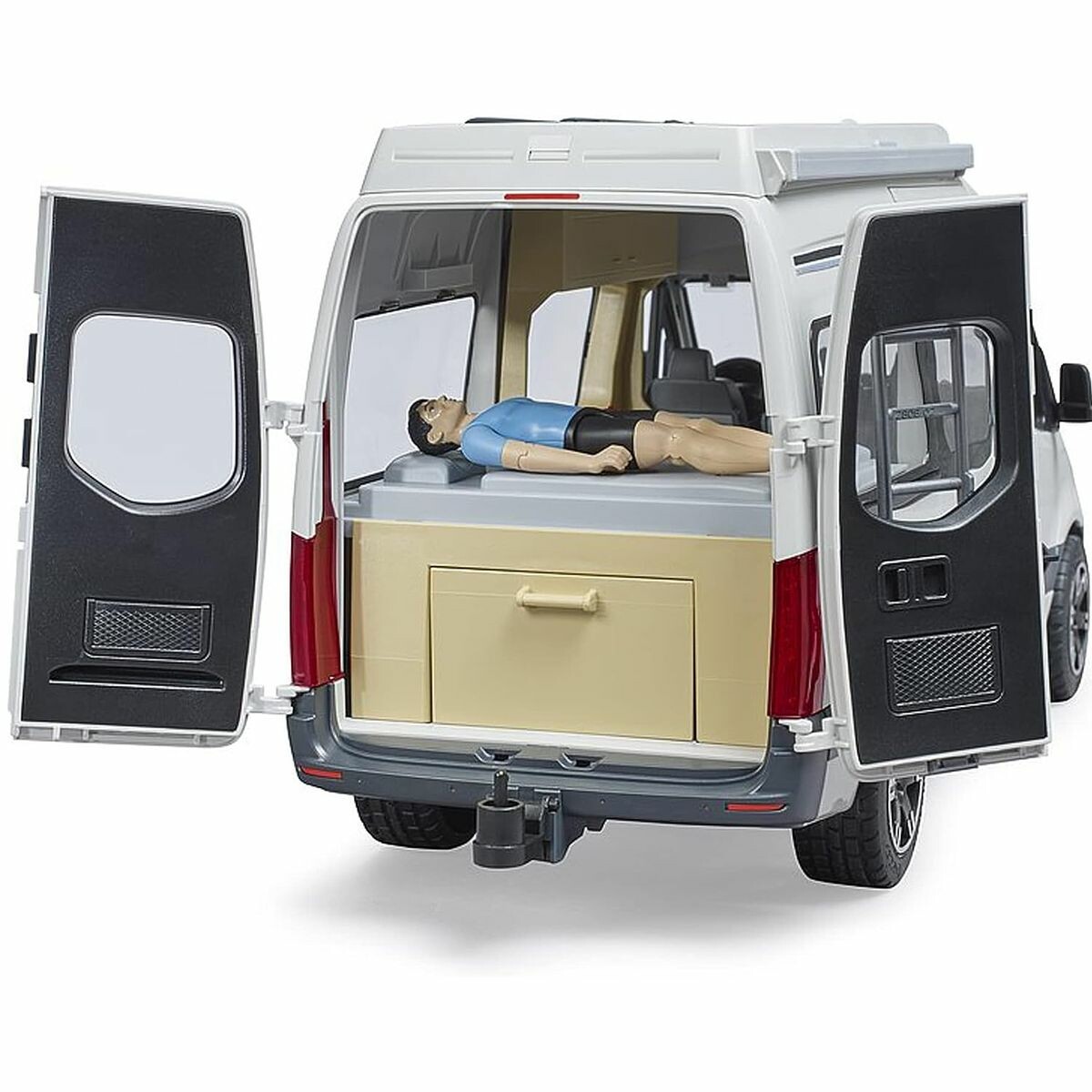 La figurine fournie peut ainsi accéder au lit double intégré et à son grand compartiment de rangement.