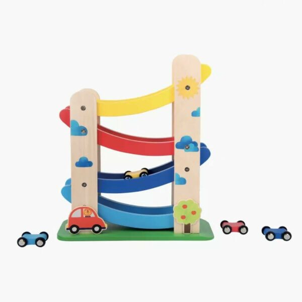 Cascade de voiture en bois s. 4 passerelles en bois aux couleurs primaires accueillent 4 petites voitures en bois aux couleurs assorties, qui dévalent les pentes à grande vitesse.