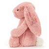 Chaque détail du Bashful Bunny a été soigné, une fourrure exceptionnellement douce, légère et moelleuse, de longues oreilles tombantes, des pattes câlines et un nez en suédine très agréable à toucher.