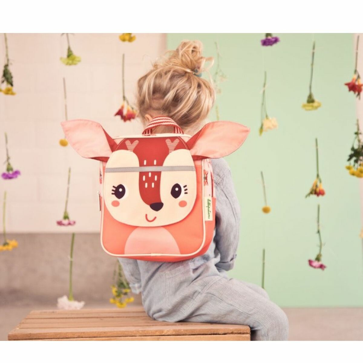 Super-Stella-sac-a-dos-Bidiboule Enfin, ce sac à dos faon de 26 x 23 x 12 cm est composé de polyester recyclé, l’ensemble est lavable en machine à 30°C.