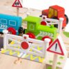 Le circuit est compatible avec d'autres jouets en bois, ce qui permet à votre enfant de créer des circuits encore plus grands et plus complexes.