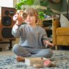 Les couleurs vives des glaçages sont produites à partir de peintures et de laques adaptées aux enfants et sont donc sans danger pour les petites mains (et les petites bouches !) avec lesquelles jouer