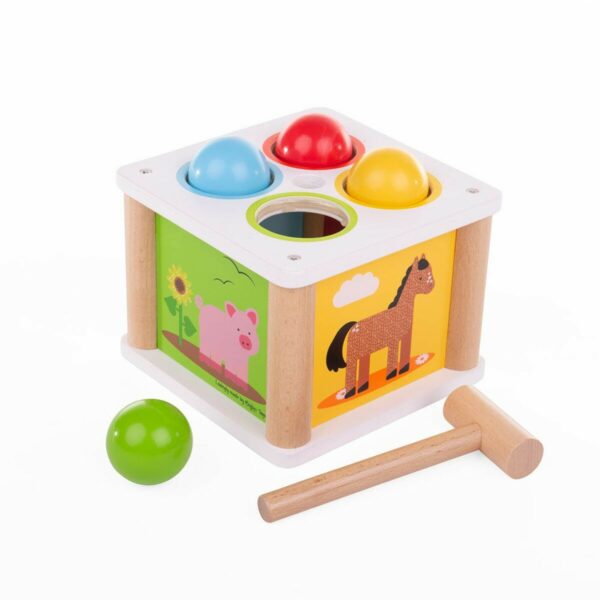 Découvrez ce jeu en bois, Tape-Tape les balles, un jouet en bois conçu pour stimuler la dextérité et la coordination œil-main des enfants lorsqu'ils tapent les balles dans les trous.