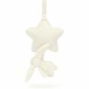 La poignée musicale en forme d'étoile crème a une bordure contrastée, cette peluche peut être attachée à un berceau ou à un landau avec une fermeture Velcro.