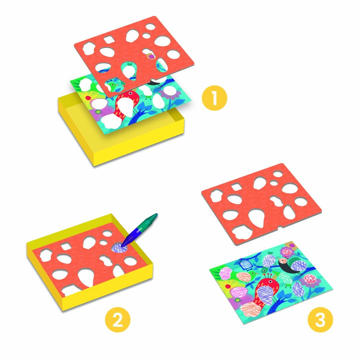 Grâce à l’aide d’un adulte, l’enfant place une feuille dans le couvercle de la boîte, puis le pochoir.