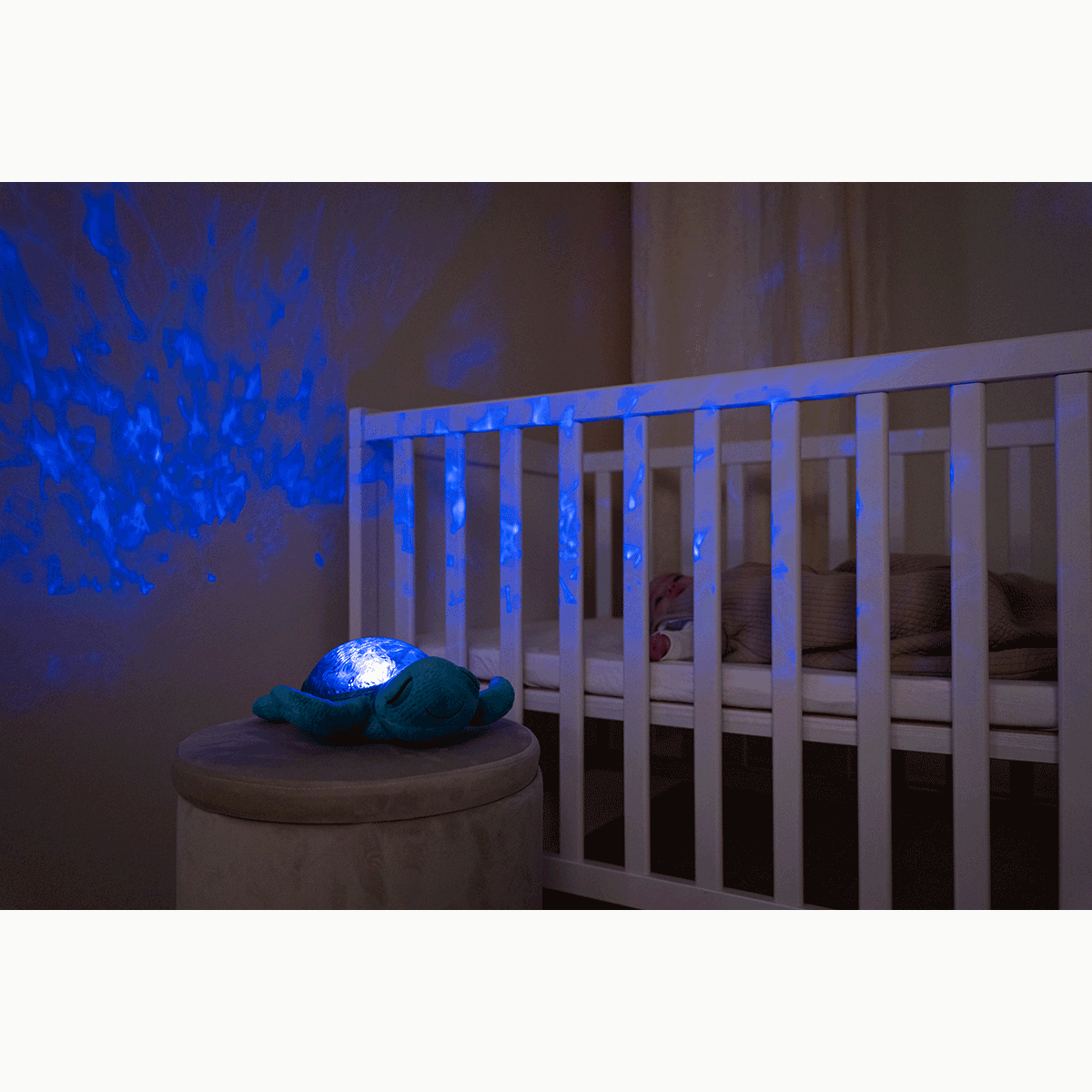 Veilleuse tortue musicale bleue Ses mélodies et ses bruits blancs apaiseront bébé pour un sommeil relaxant.