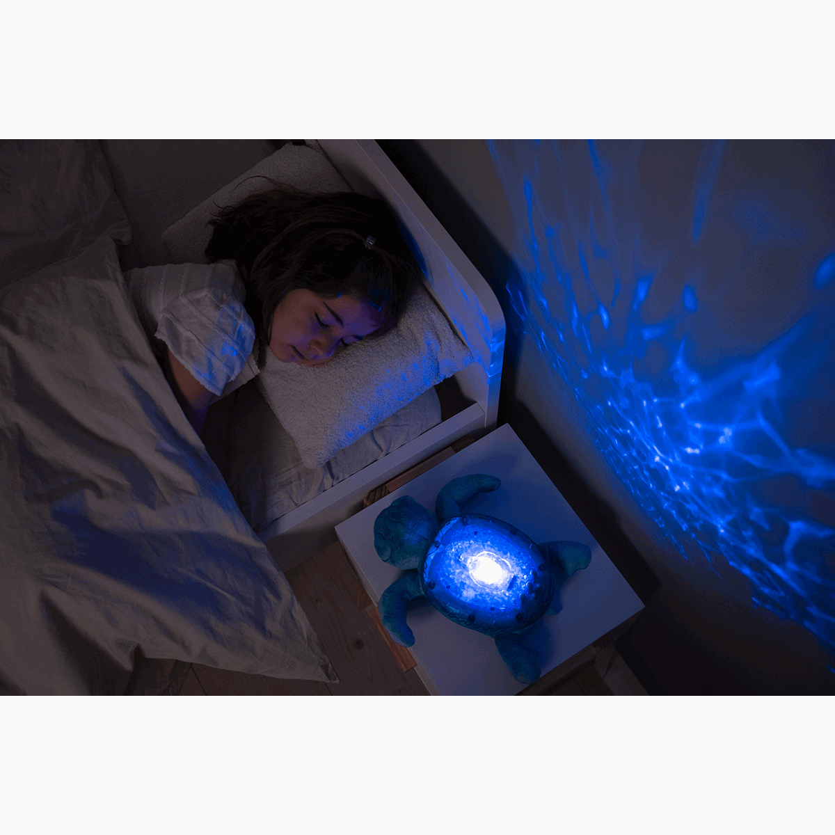 Veilleuse tortue musicale bleue Un dispositif intelligent Cry Sensor, avec sensibilité ajustable, s’active automatiquement dès les premiers pleurs de bébé.